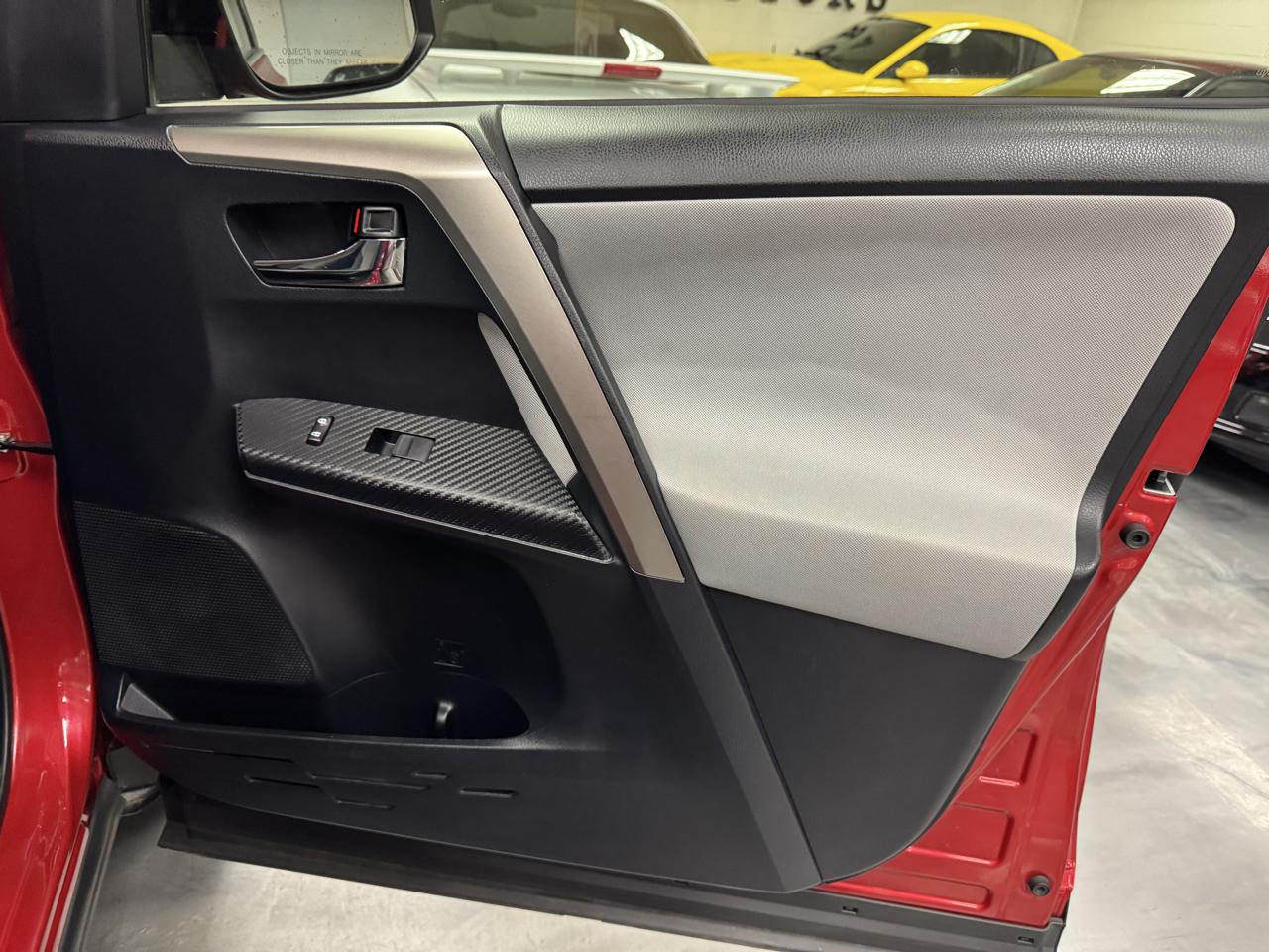 Toyota RAV4 AWD 4dr XLE (Natl) 2015