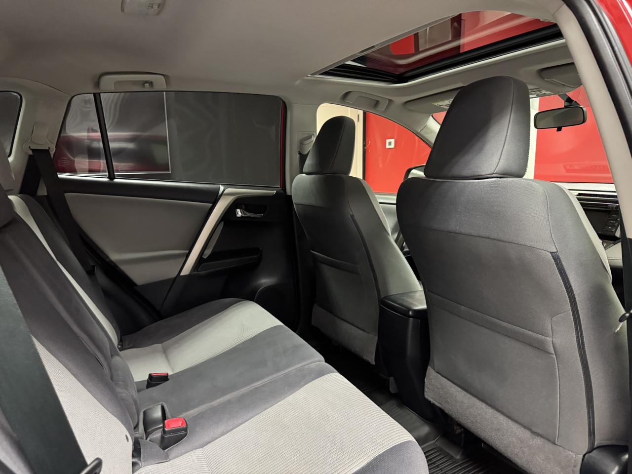 Toyota RAV4 AWD 4dr XLE (Natl) 2015