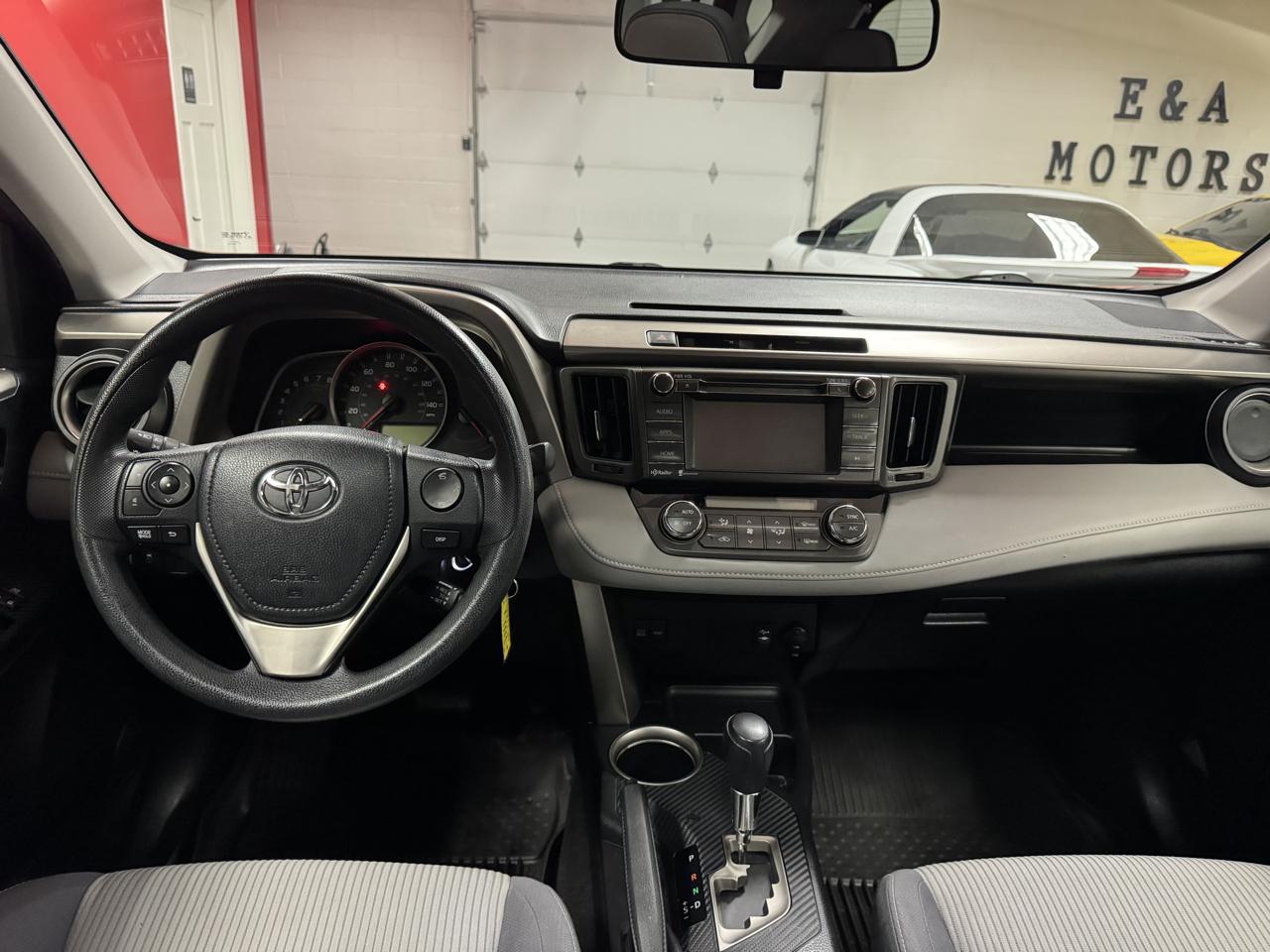 Toyota RAV4 AWD 4dr XLE (Natl) 2015