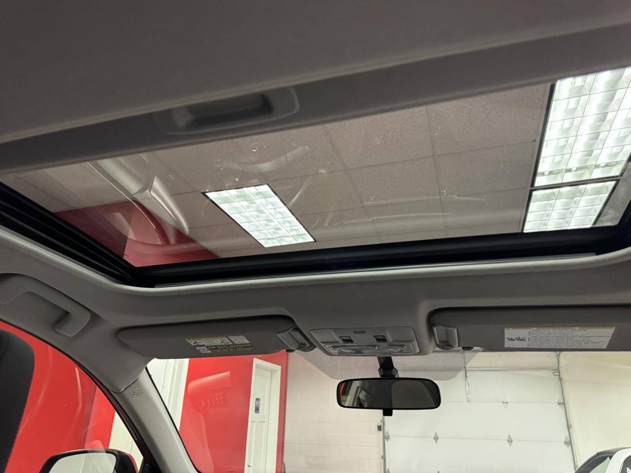 Toyota RAV4 AWD 4dr XLE (Natl) 2015