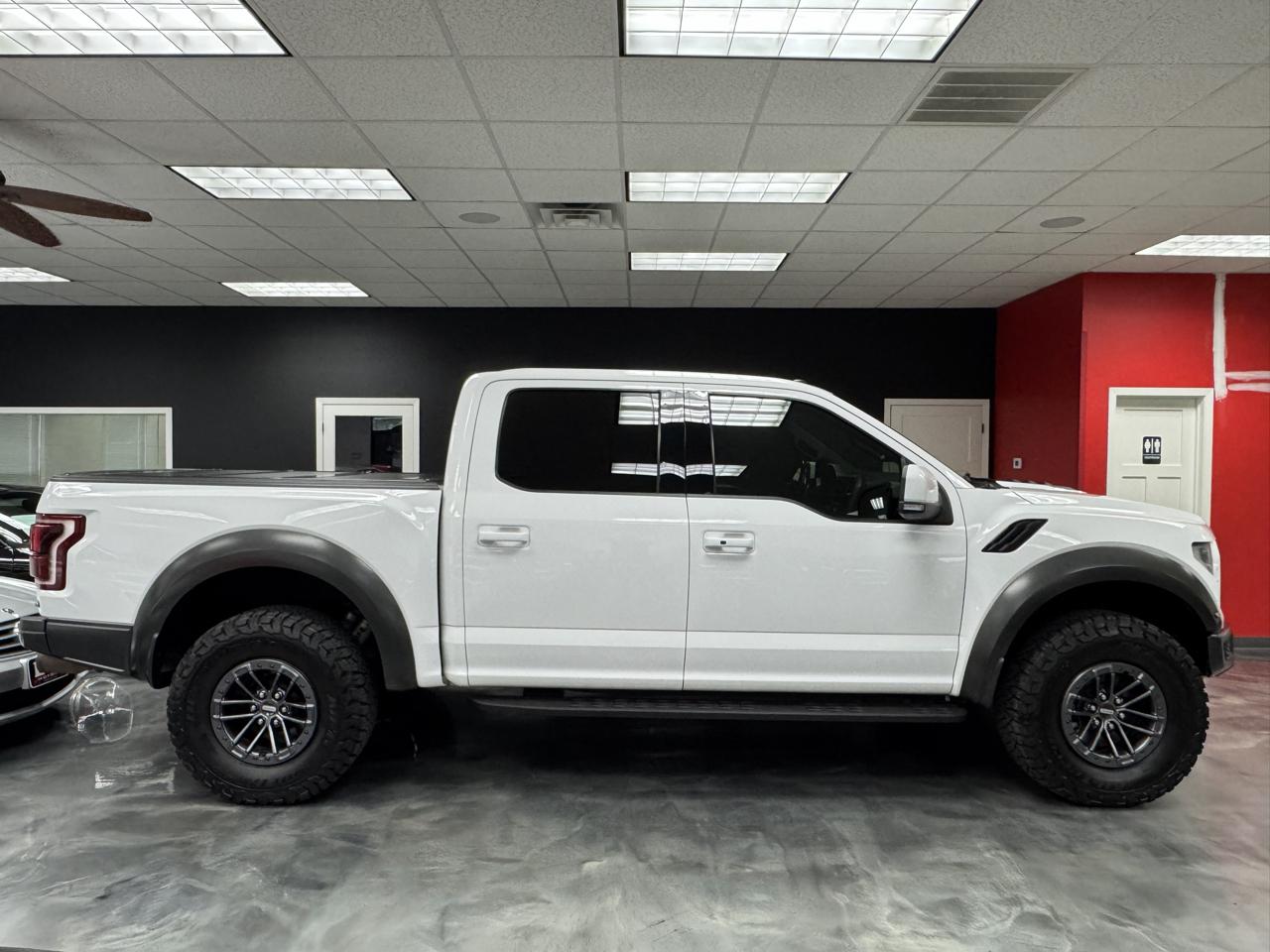 Ford F-150 Raptor 4WD SuperCrew 5.5' Box 2017