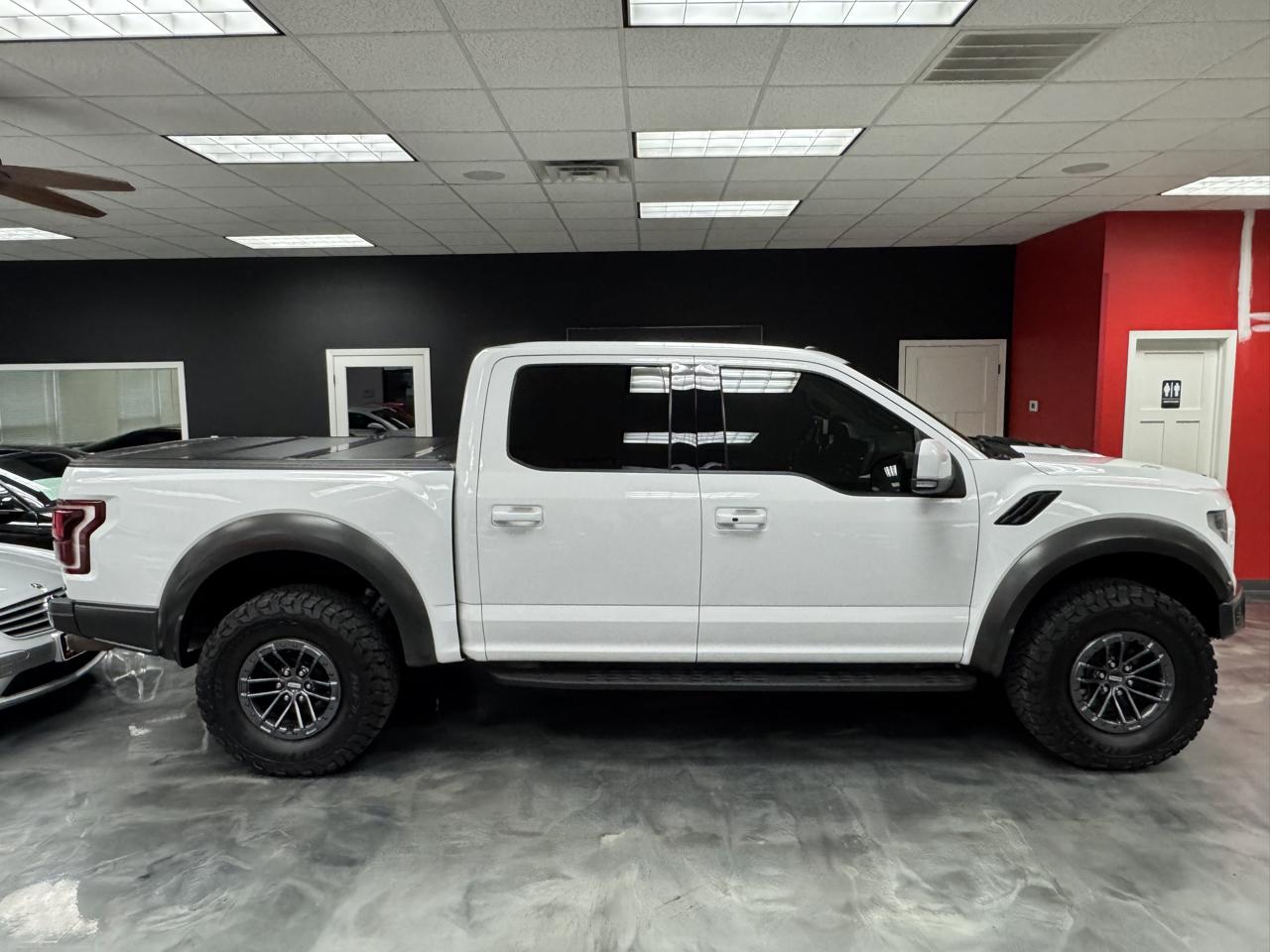 Ford F-150 Raptor 4WD SuperCrew 5.5' Box 2017