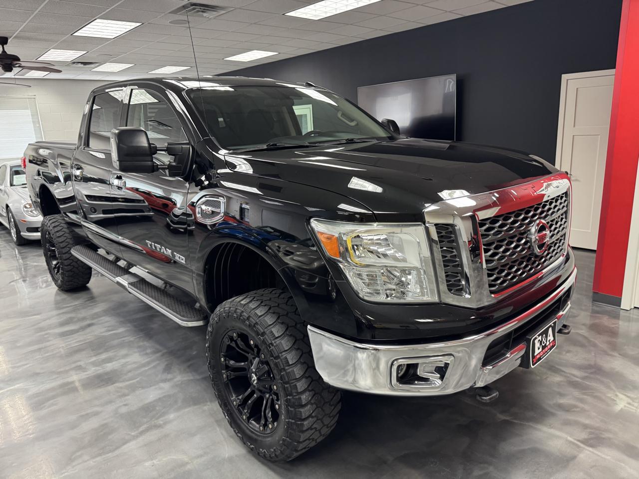 Nissan Titan XD 4x4 Crew Cab SV 2017