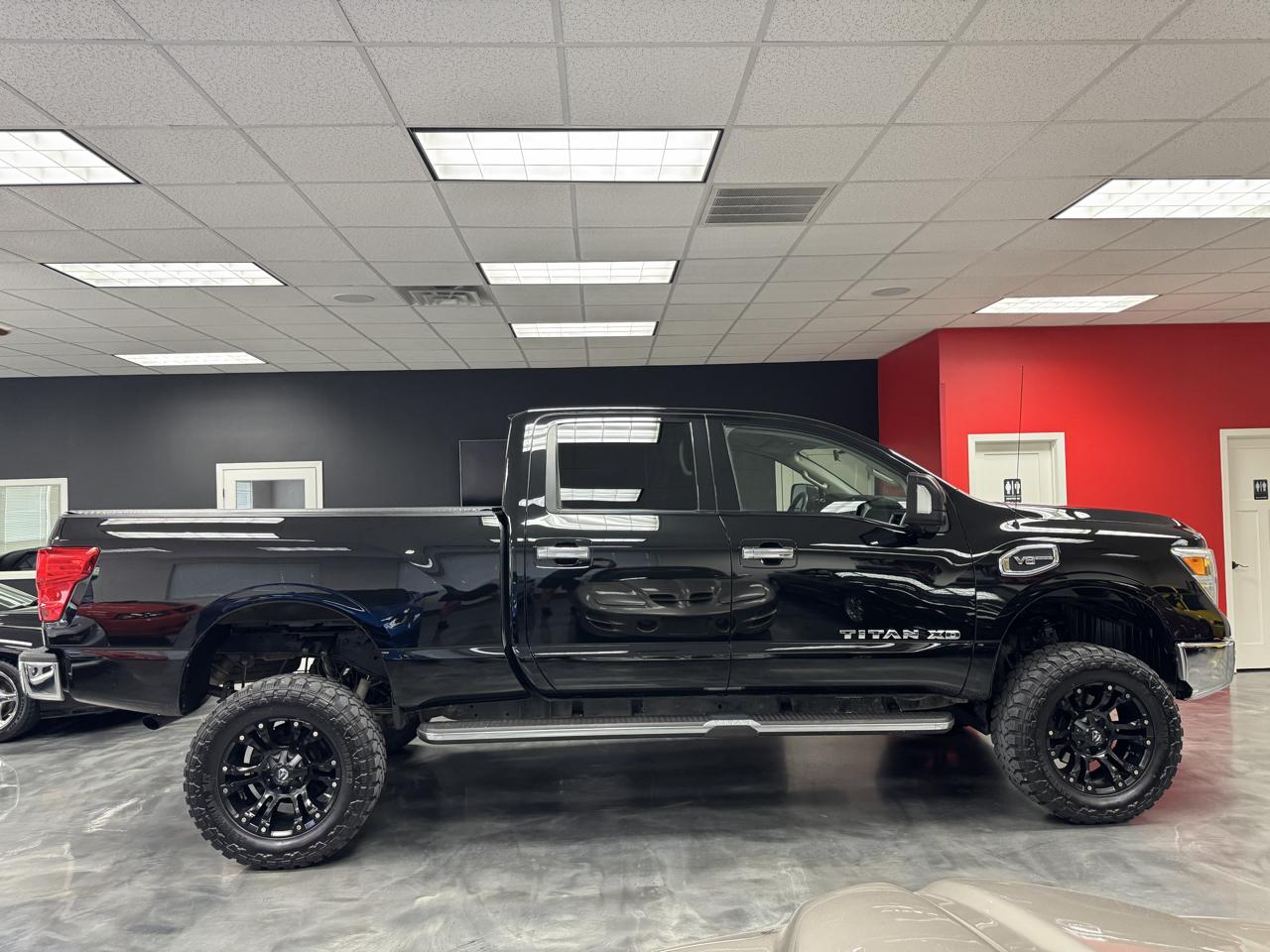 Nissan Titan XD 4x4 Crew Cab SV 2017