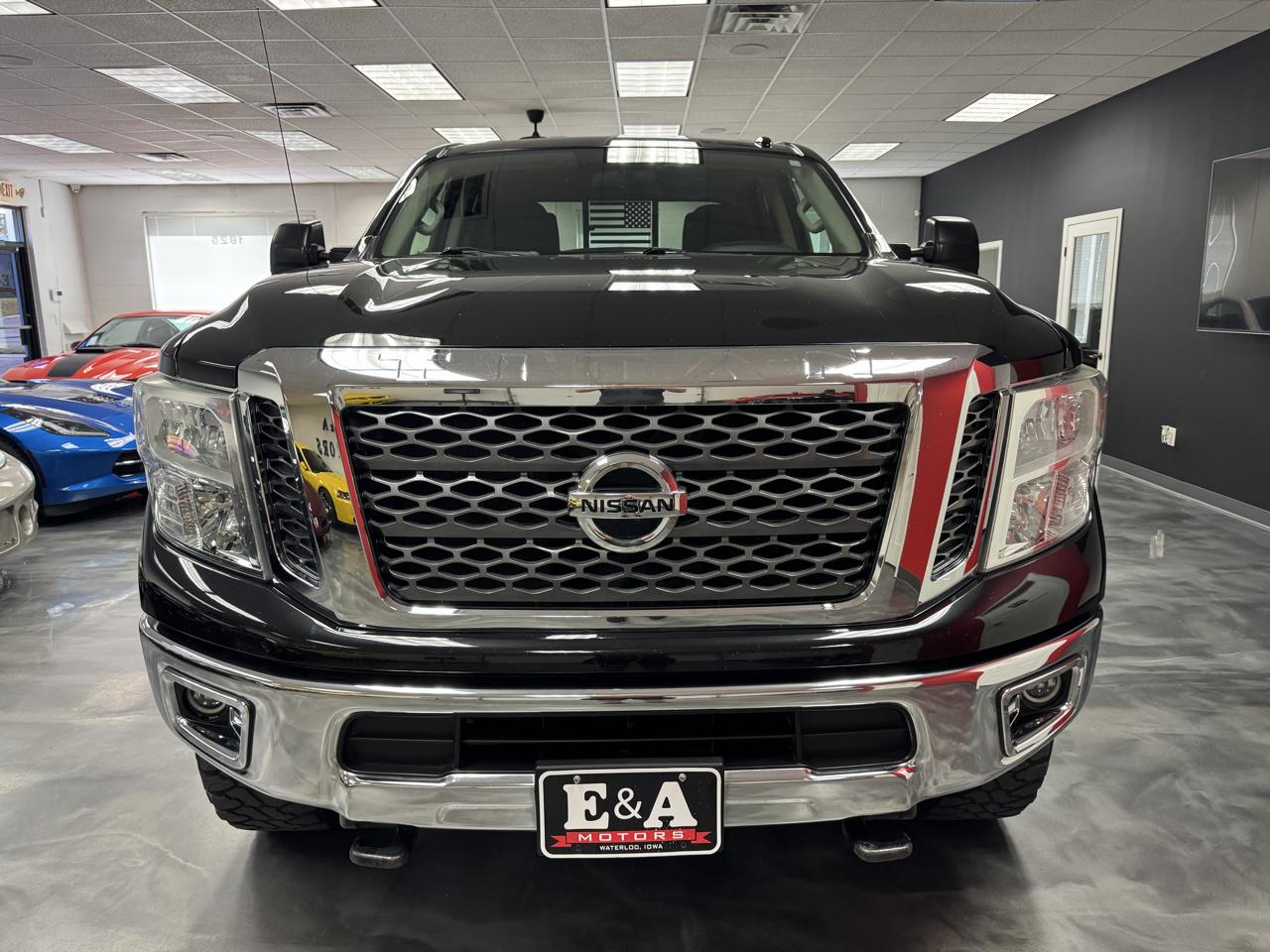 Nissan Titan XD 4x4 Crew Cab SV 2017