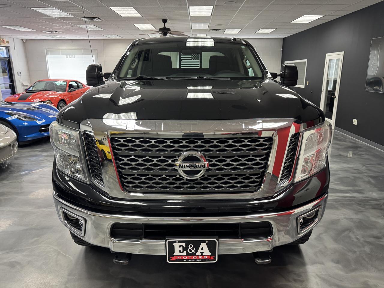 Nissan Titan XD 4x4 Crew Cab SV 2017