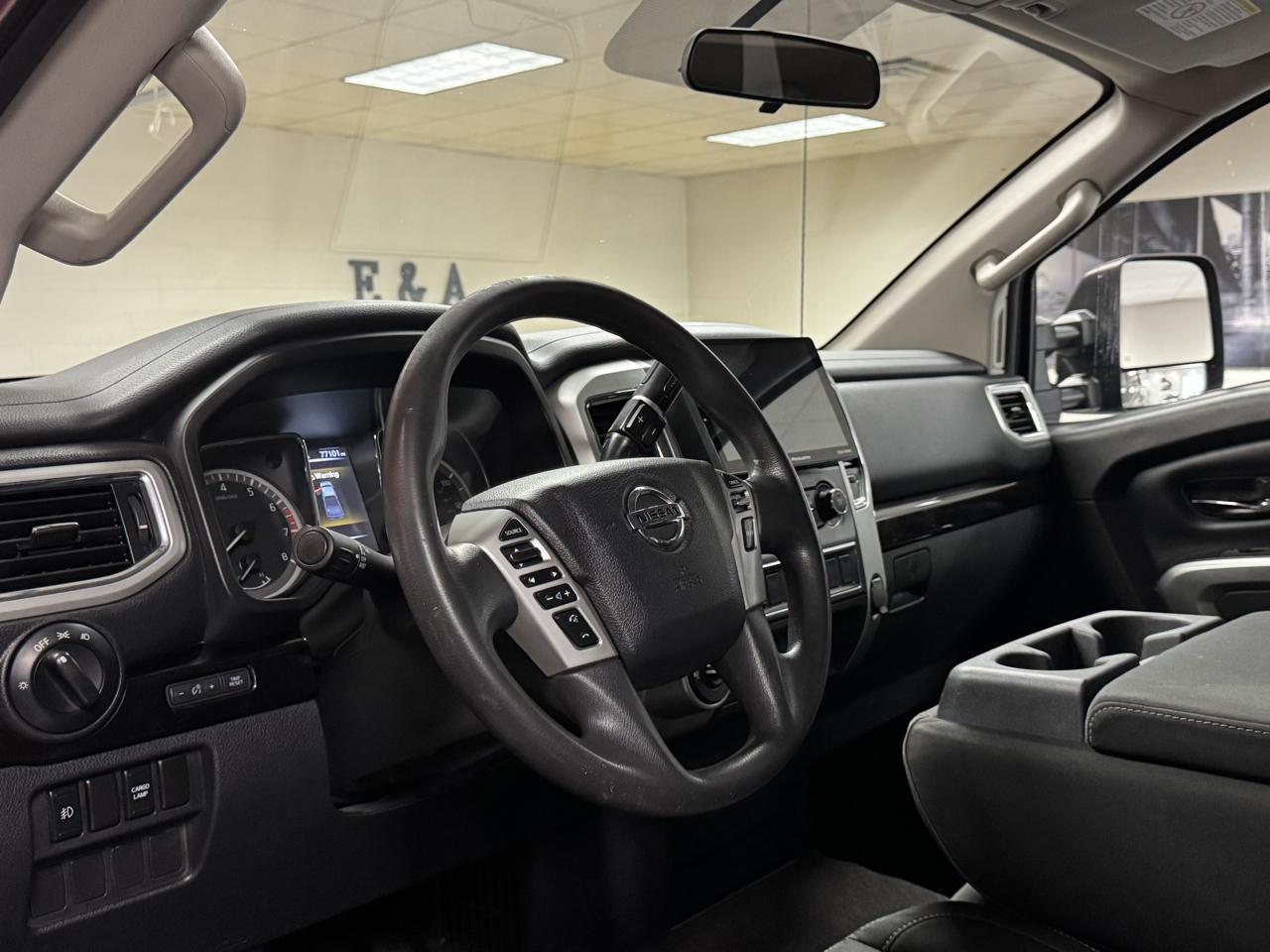 Nissan Titan XD 4x4 Crew Cab SV 2017