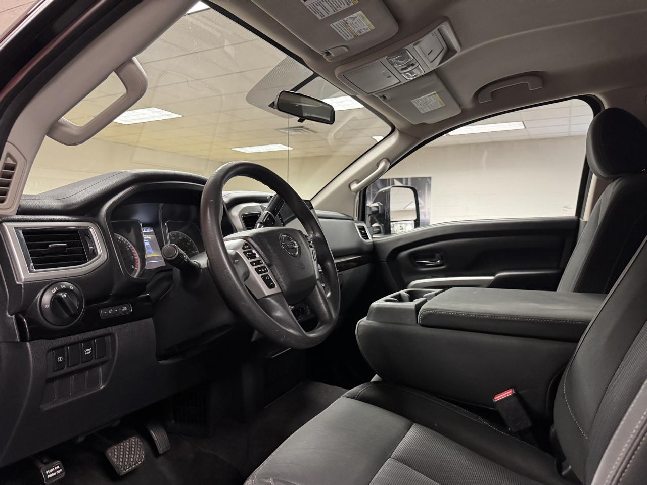 Nissan Titan XD 4x4 Crew Cab SV 2017