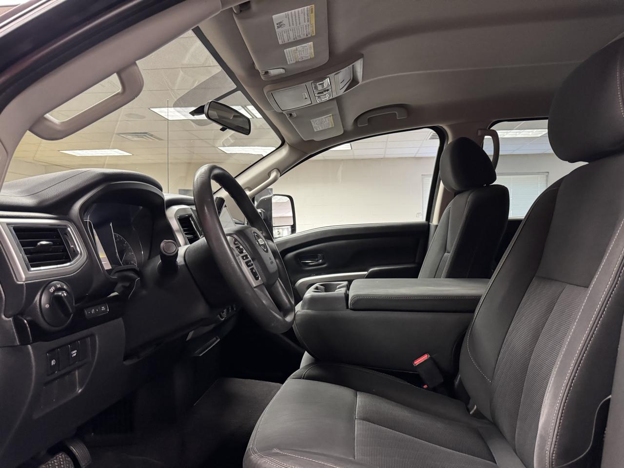 Nissan Titan XD 4x4 Crew Cab SV 2017