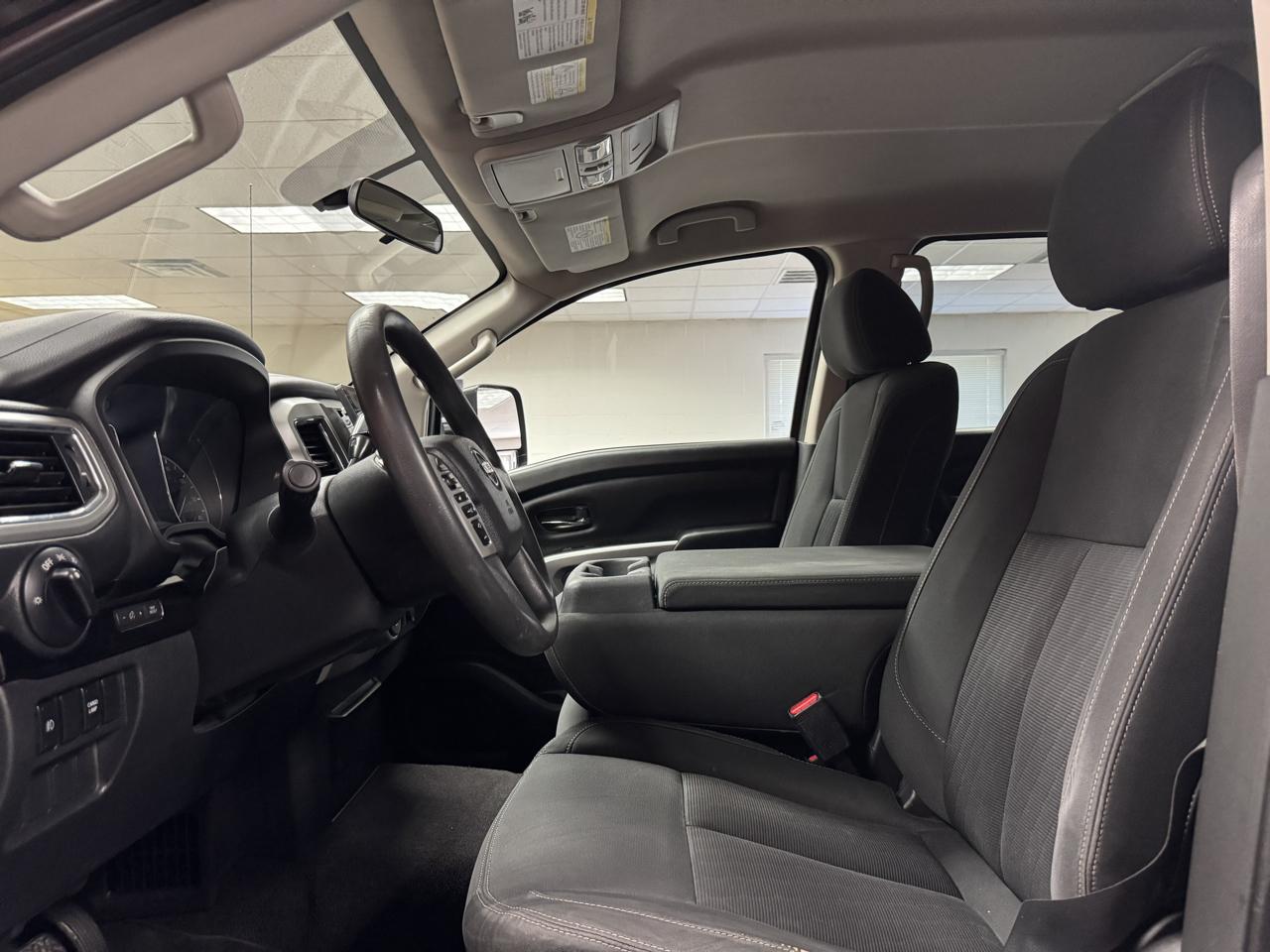 Nissan Titan XD 4x4 Crew Cab SV 2017