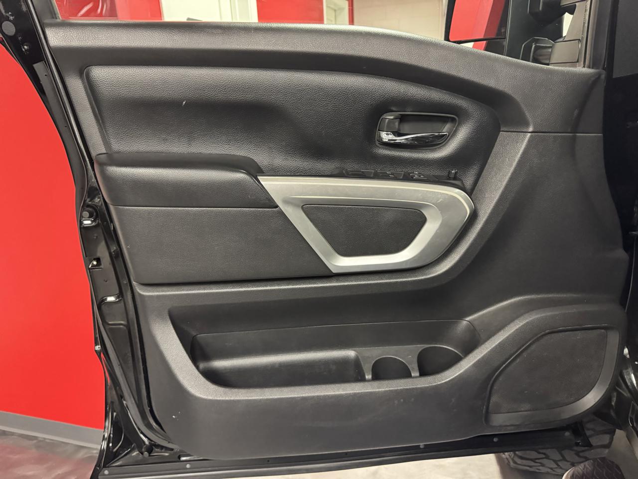 Nissan Titan XD 4x4 Crew Cab SV 2017