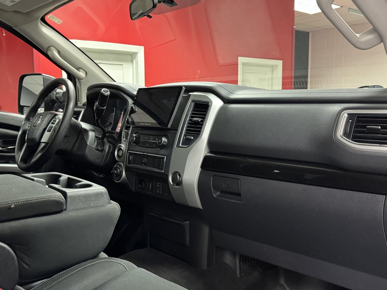 Nissan Titan XD 4x4 Crew Cab SV 2017