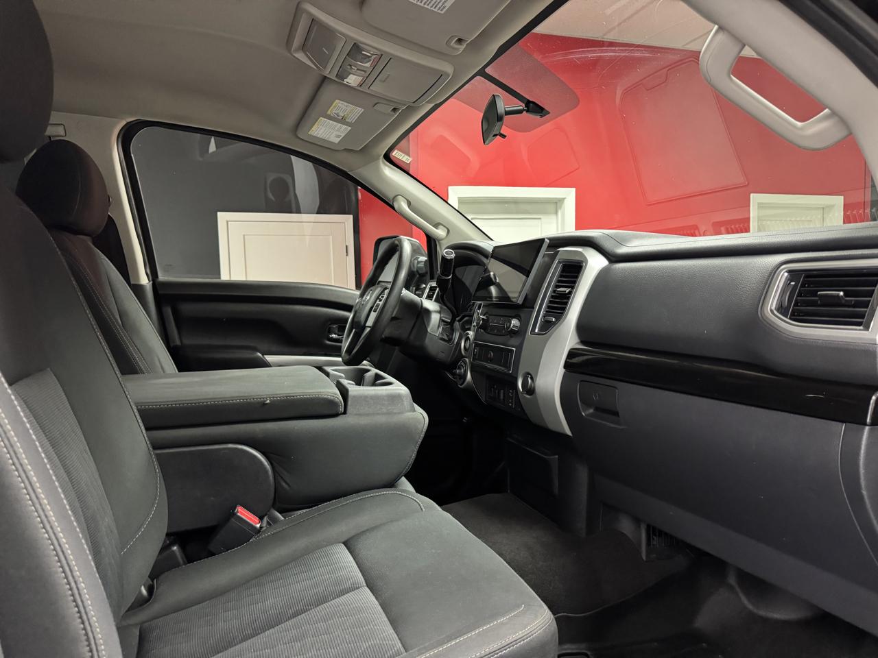 Nissan Titan XD 4x4 Crew Cab SV 2017