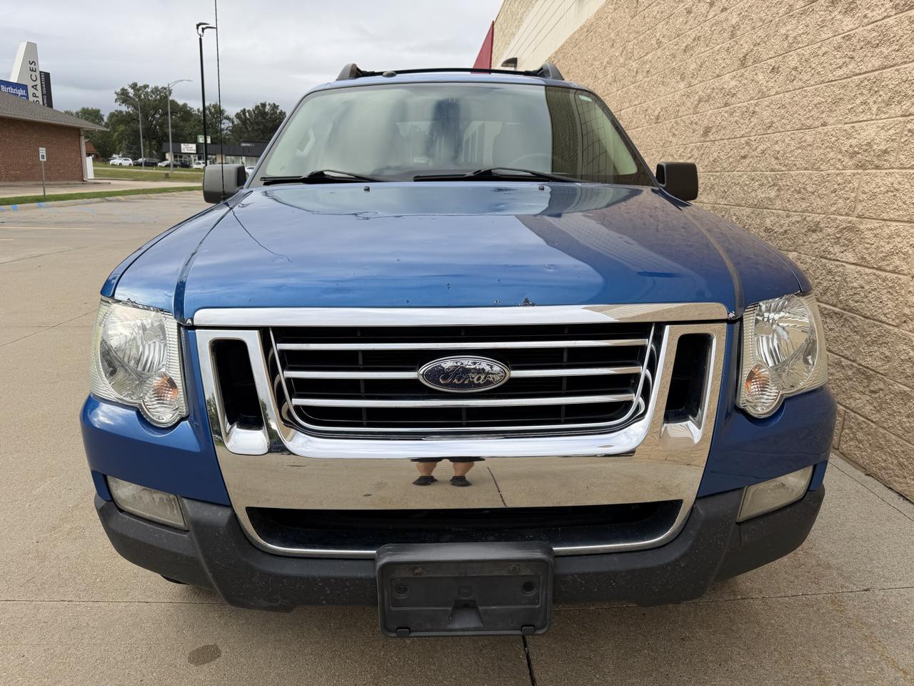 Ford Explorer Sport Trac 4WD 4dr XLT 2010