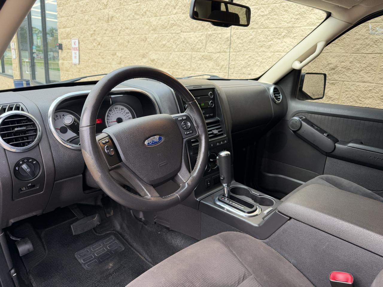 Ford Explorer Sport Trac 4WD 4dr XLT 2010