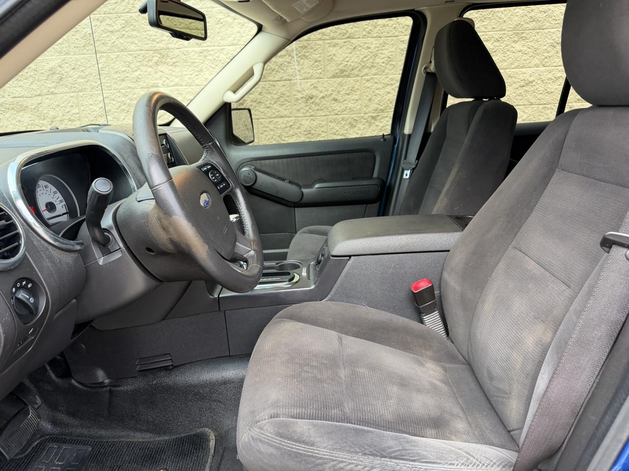 Ford Explorer Sport Trac 4WD 4dr XLT 2010