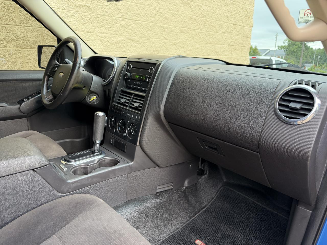 Ford Explorer Sport Trac 4WD 4dr XLT 2010