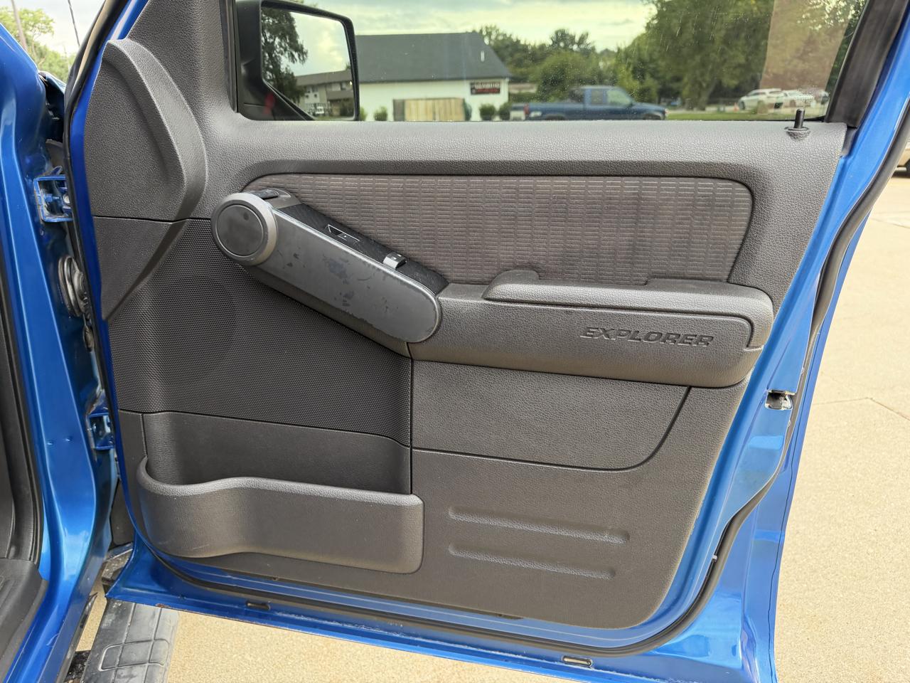 Ford Explorer Sport Trac 4WD 4dr XLT 2010