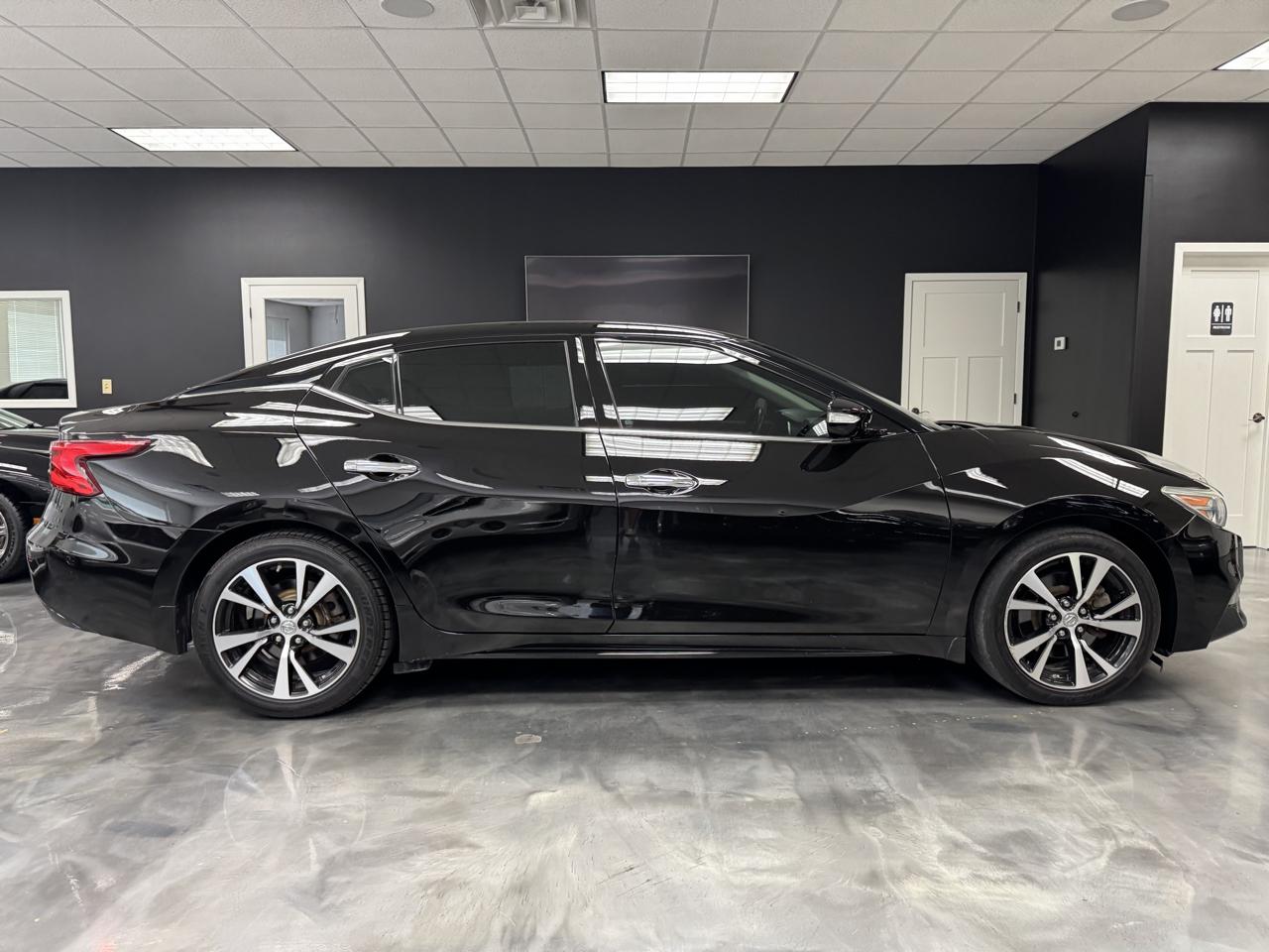 Nissan Maxima SV 3.5L 2017