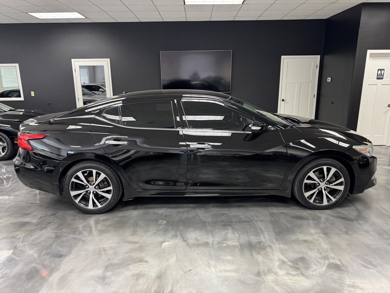 Nissan Maxima SV 3.5L 2017