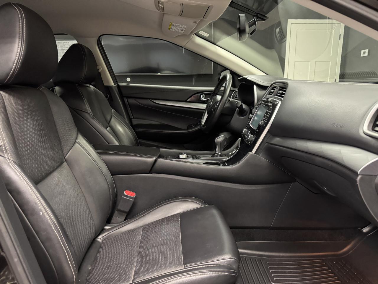 Nissan Maxima SV 3.5L 2017