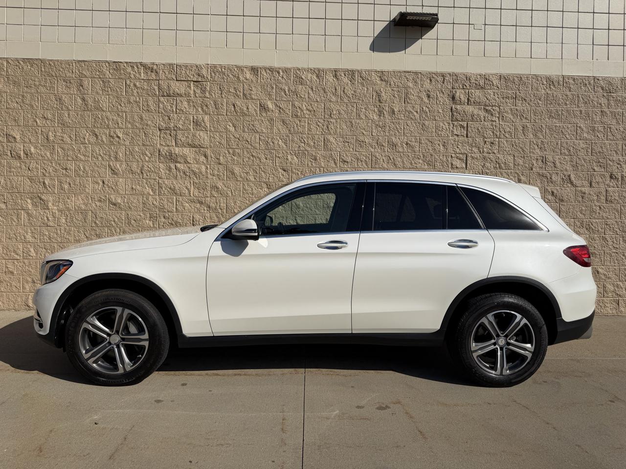 Mercedes-Benz GLC GLC 300 4MATIC SUV 2017