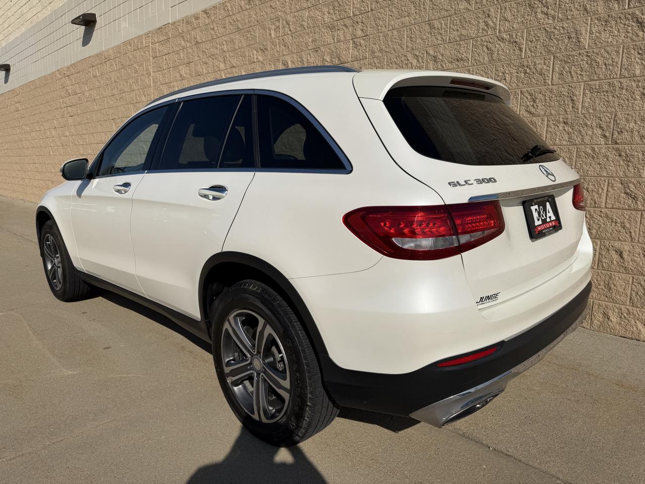 Mercedes-Benz GLC GLC 300 4MATIC SUV 2017