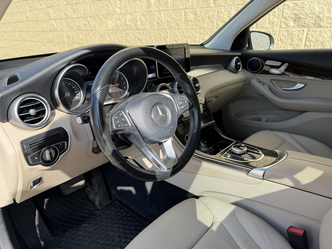 Mercedes-Benz GLC GLC 300 4MATIC SUV 2017