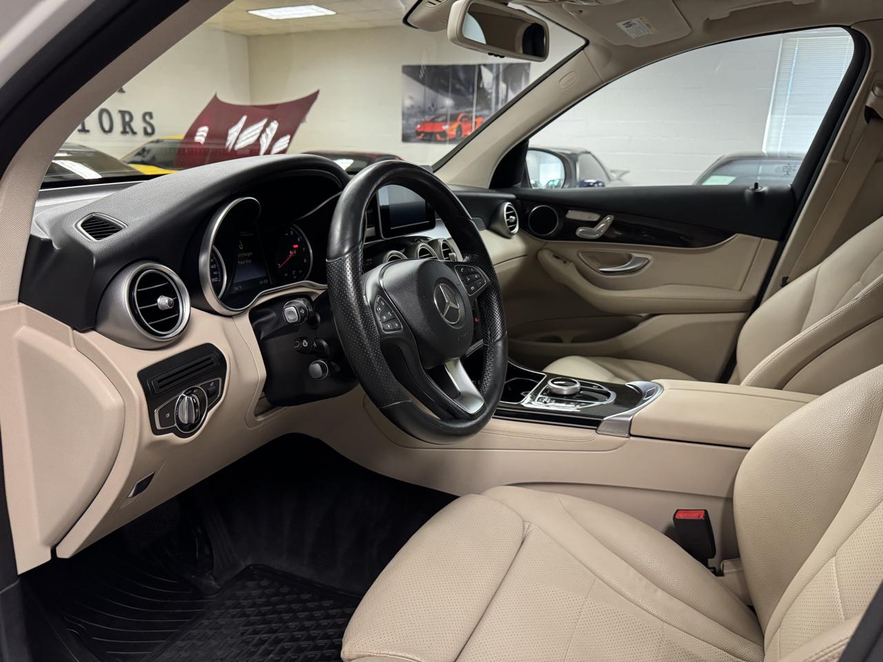 Mercedes-Benz GLC GLC 300 4MATIC SUV 2017