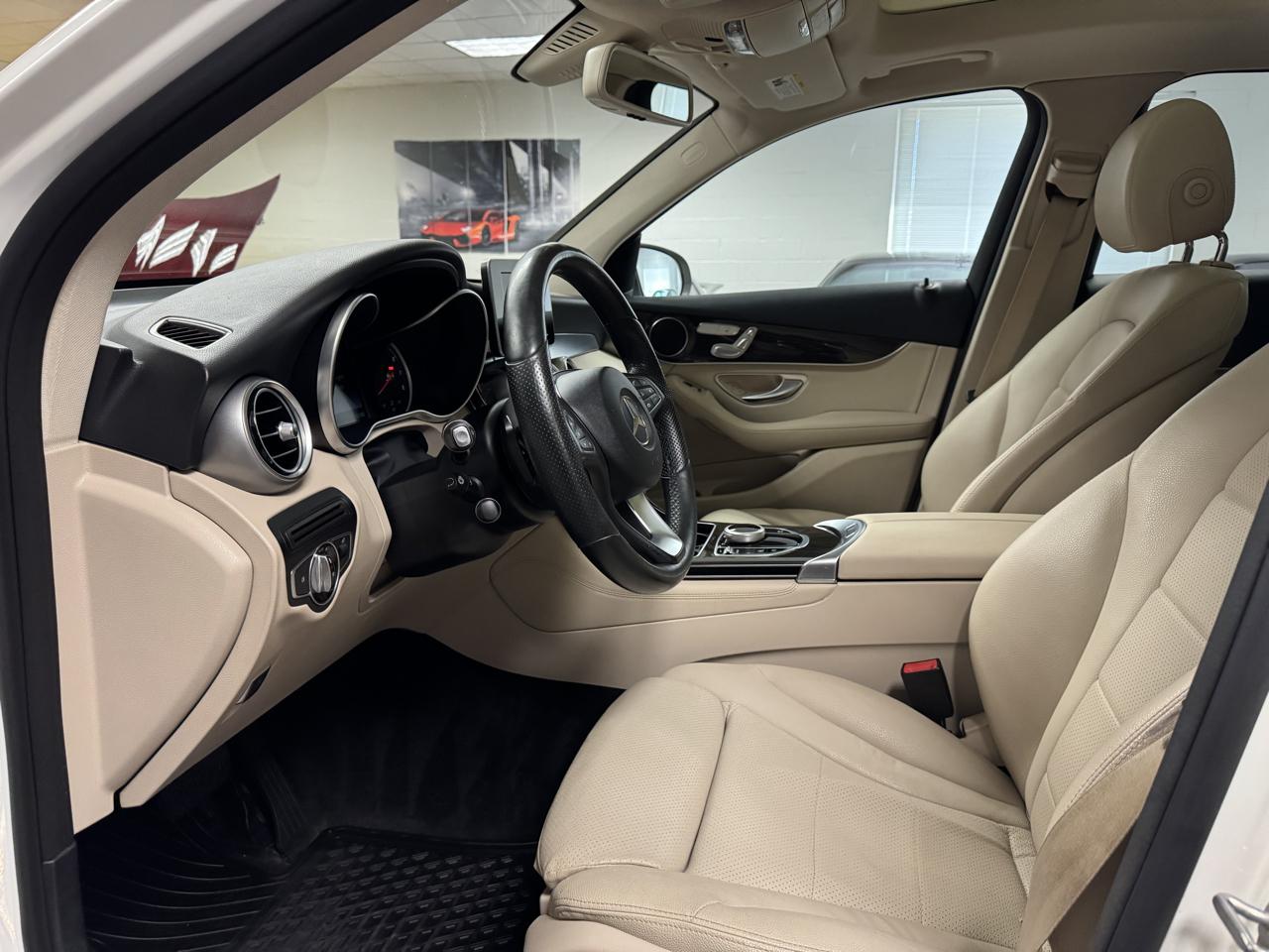 Mercedes-Benz GLC GLC 300 4MATIC SUV 2017