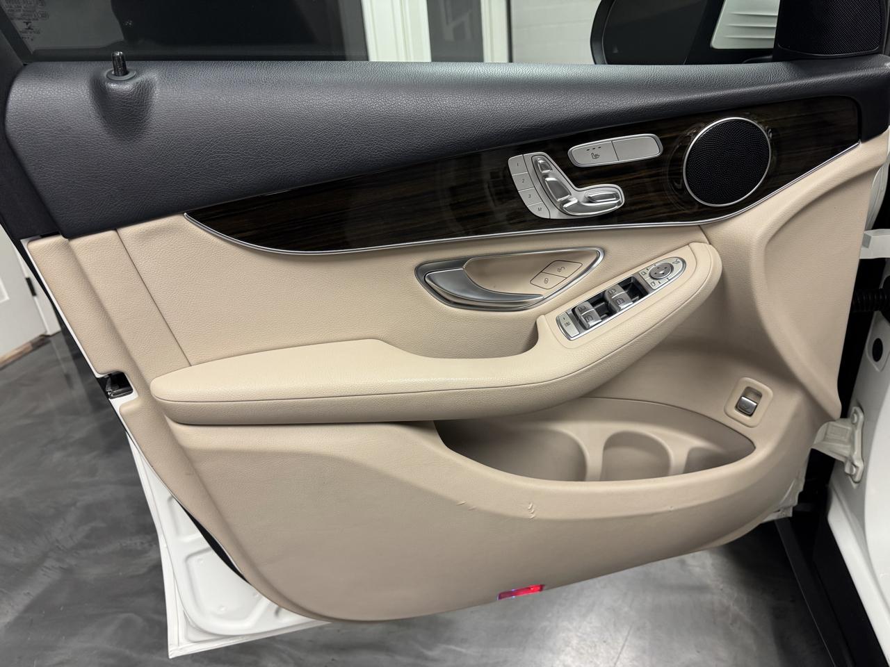 Mercedes-Benz GLC GLC 300 4MATIC SUV 2017