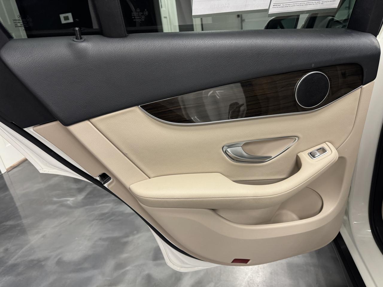 Mercedes-Benz GLC GLC 300 4MATIC SUV 2017