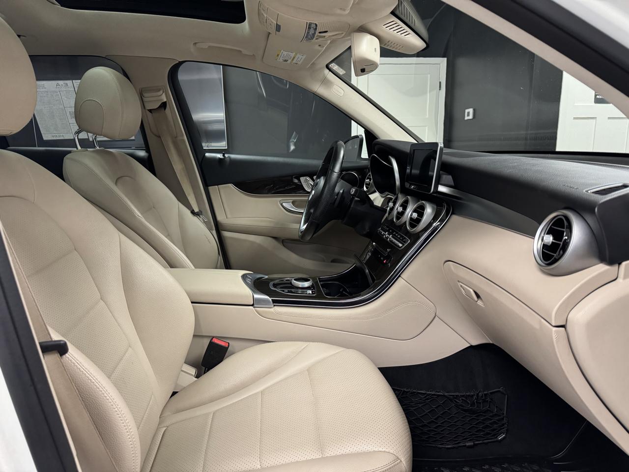 Mercedes-Benz GLC GLC 300 4MATIC SUV 2017