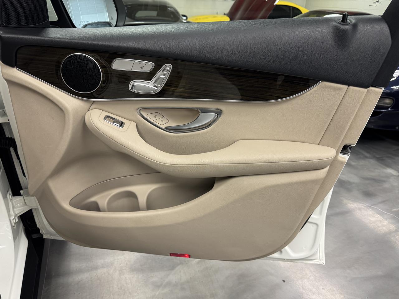 Mercedes-Benz GLC GLC 300 4MATIC SUV 2017
