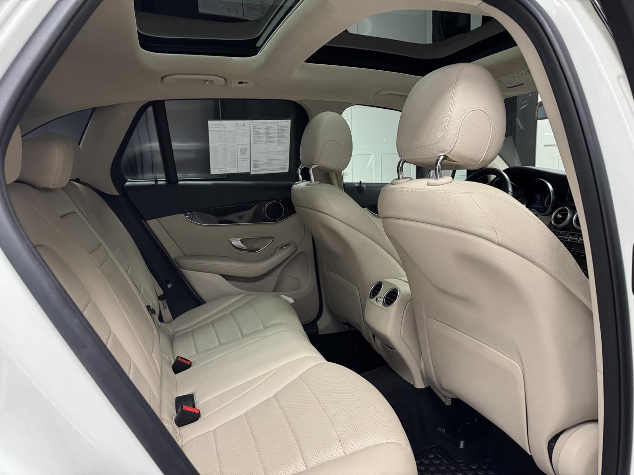 Mercedes-Benz GLC GLC 300 4MATIC SUV 2017