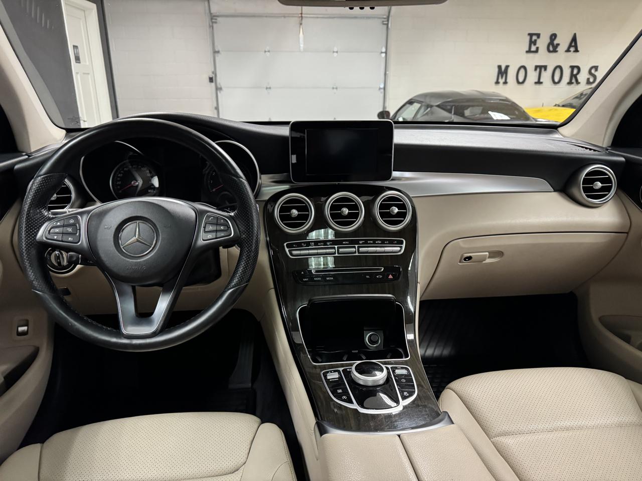 Mercedes-Benz GLC GLC 300 4MATIC SUV 2017