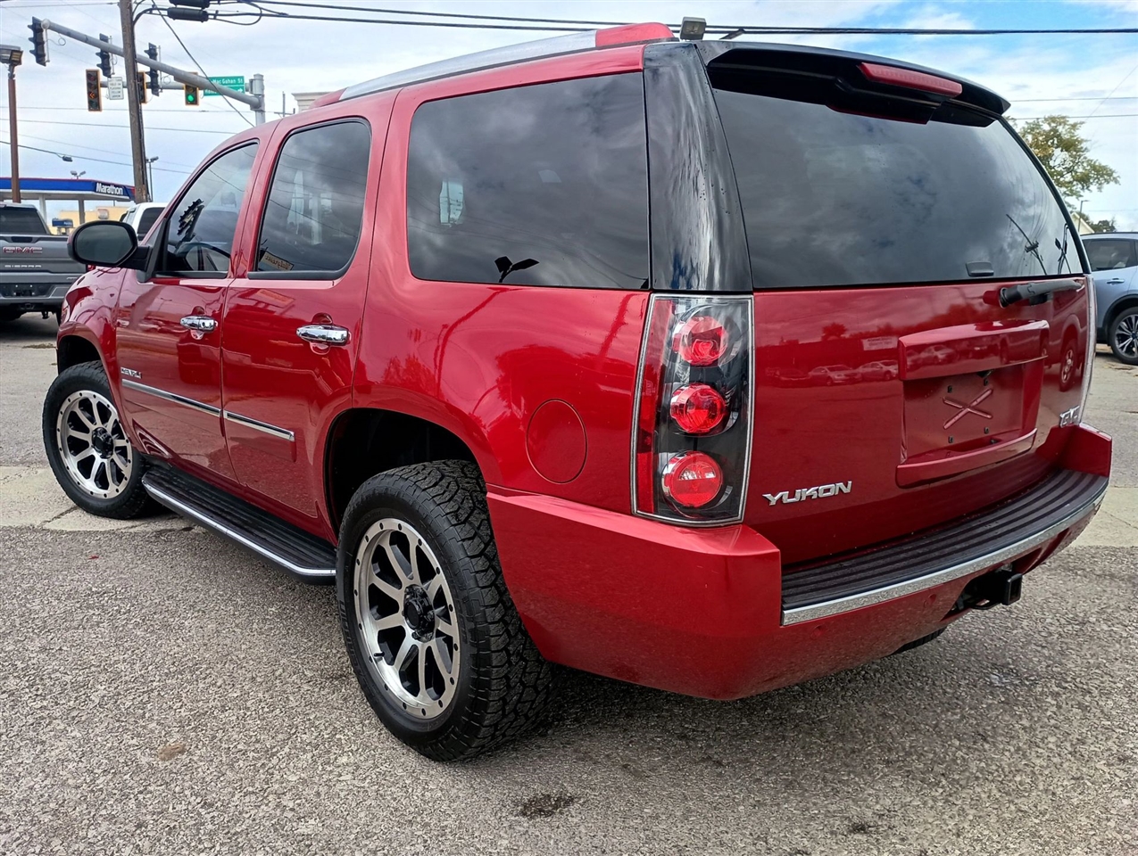 2013 Gmc Yukon Denali photo 2