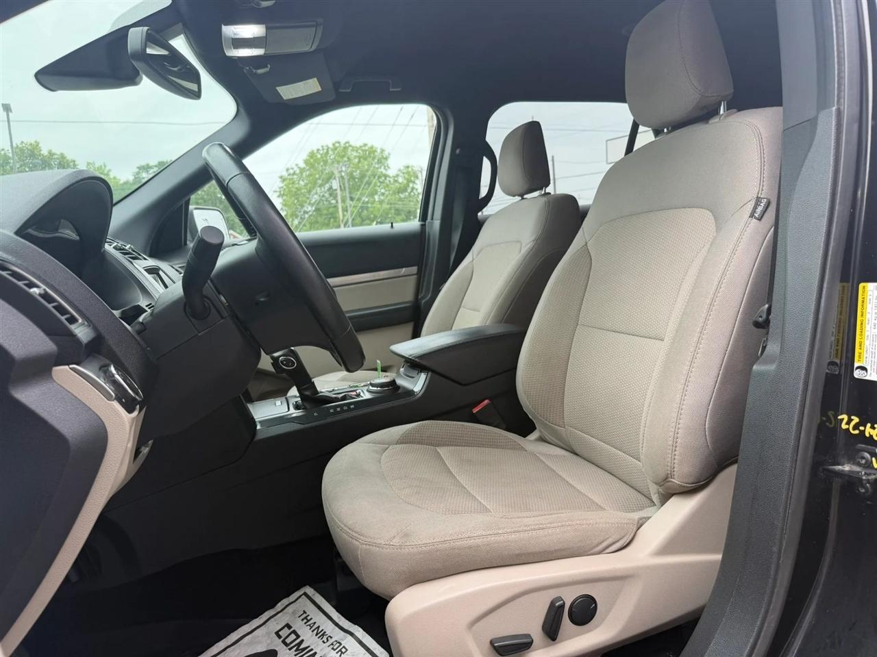 2019 Ford Explorer XLT - Photo 18