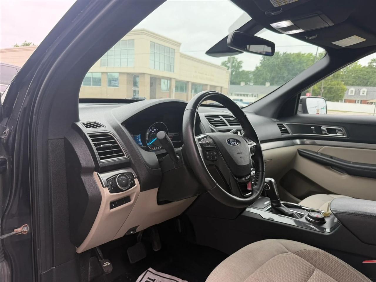 2019 Ford Explorer XLT - Photo 19