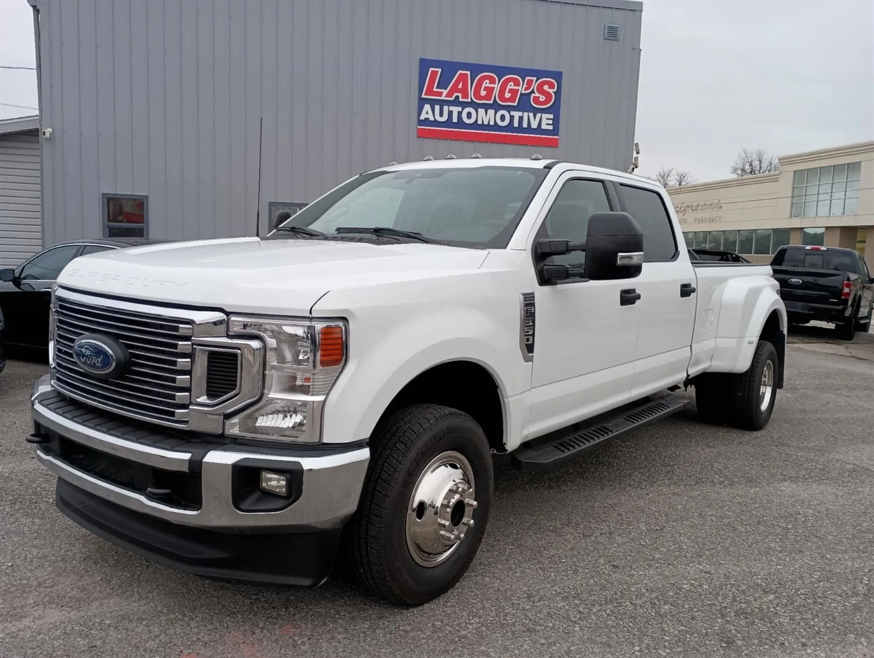 2022 Ford F-350 SD XLT Pickup 4D 8 ft
