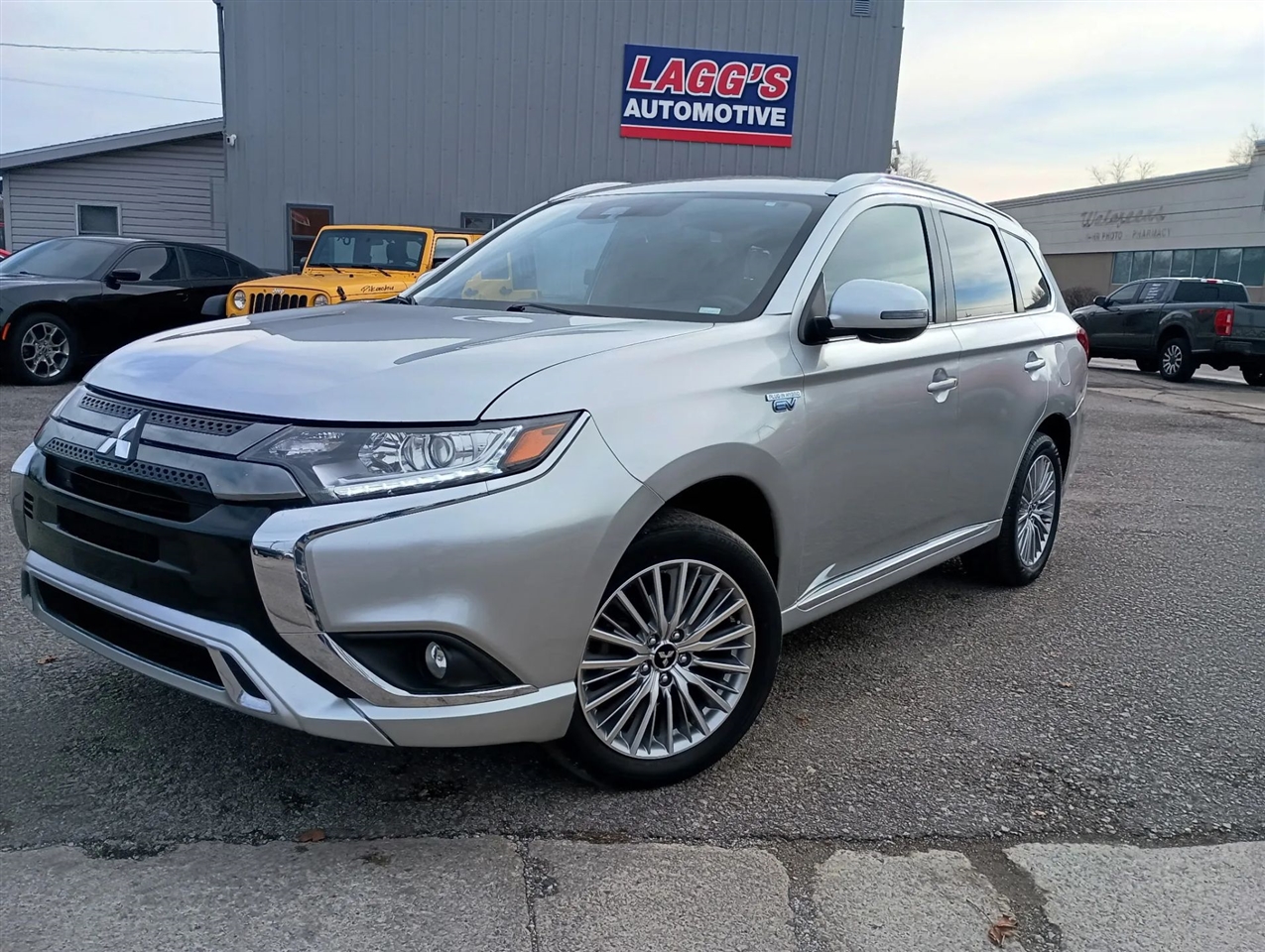 Mitsubishi Outlander PHEV  2022