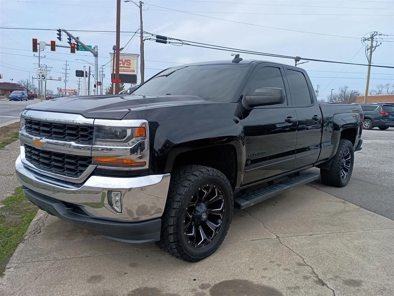 2017 Chevrolet Silverado 1500 LT Pickup 4D 6 1/2 ft