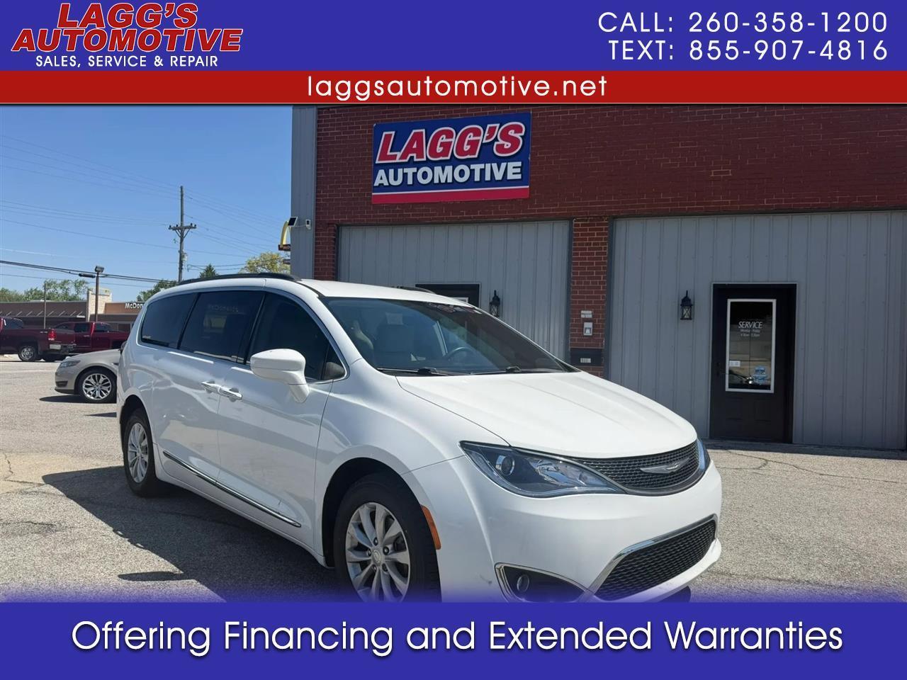 2017 Chrysler Pacifica Touring-L Minivan 4D