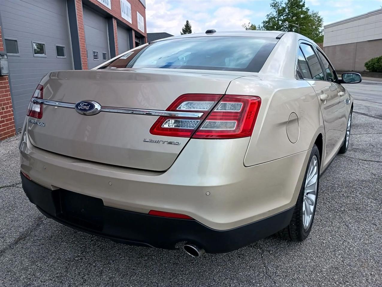 Ford Taurus  2018