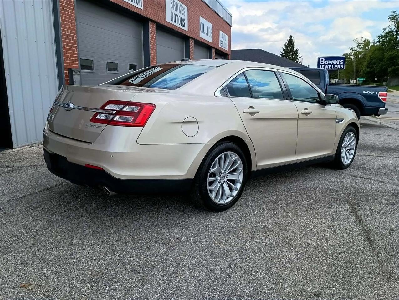 Ford Taurus  2018