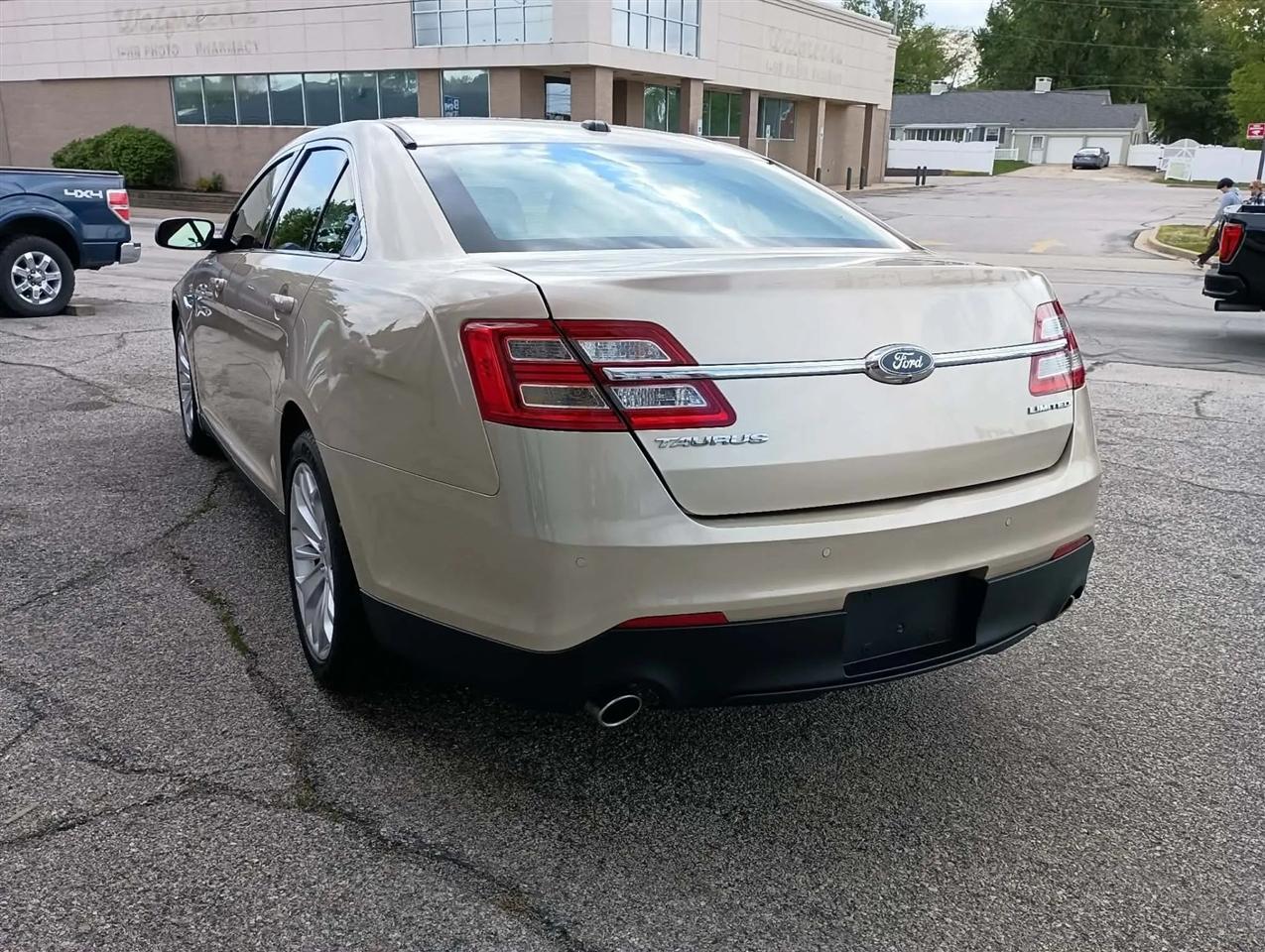 Ford Taurus  2018