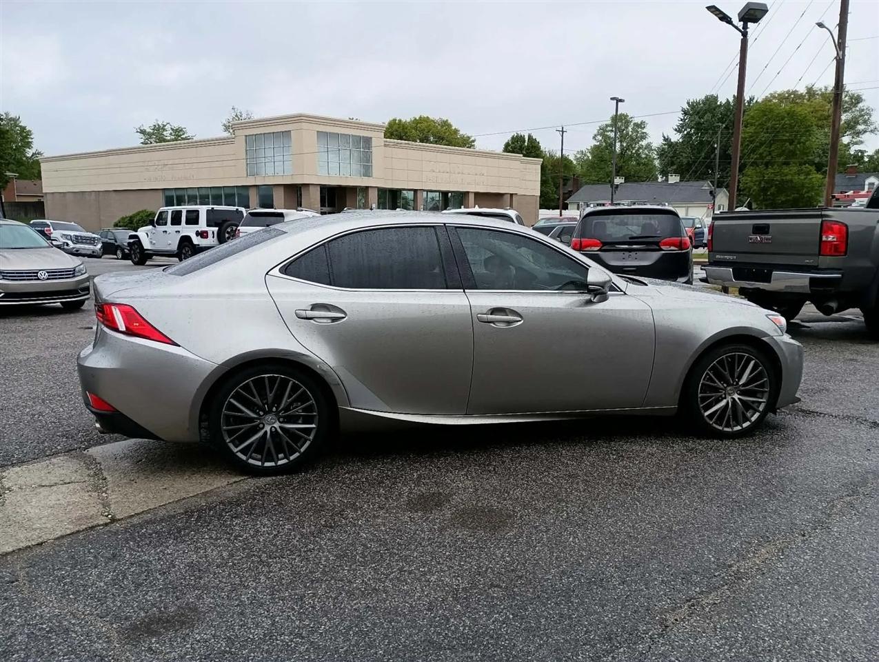 Lexus IS  2016