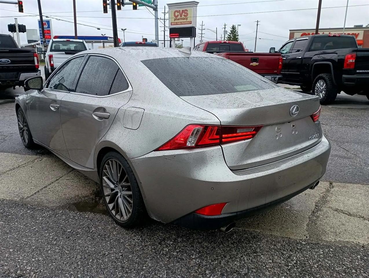 Lexus IS  2016
