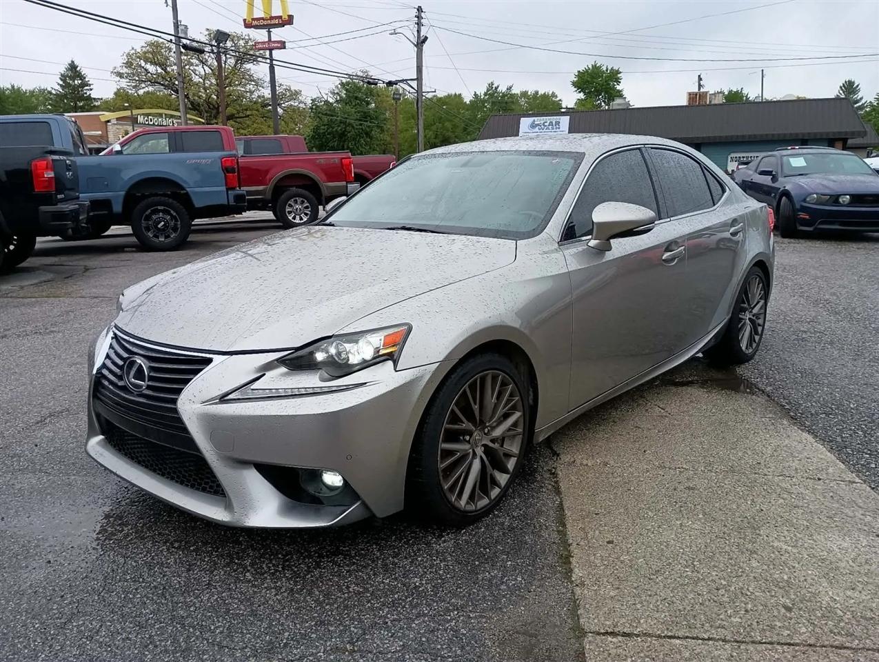 Lexus IS  2016