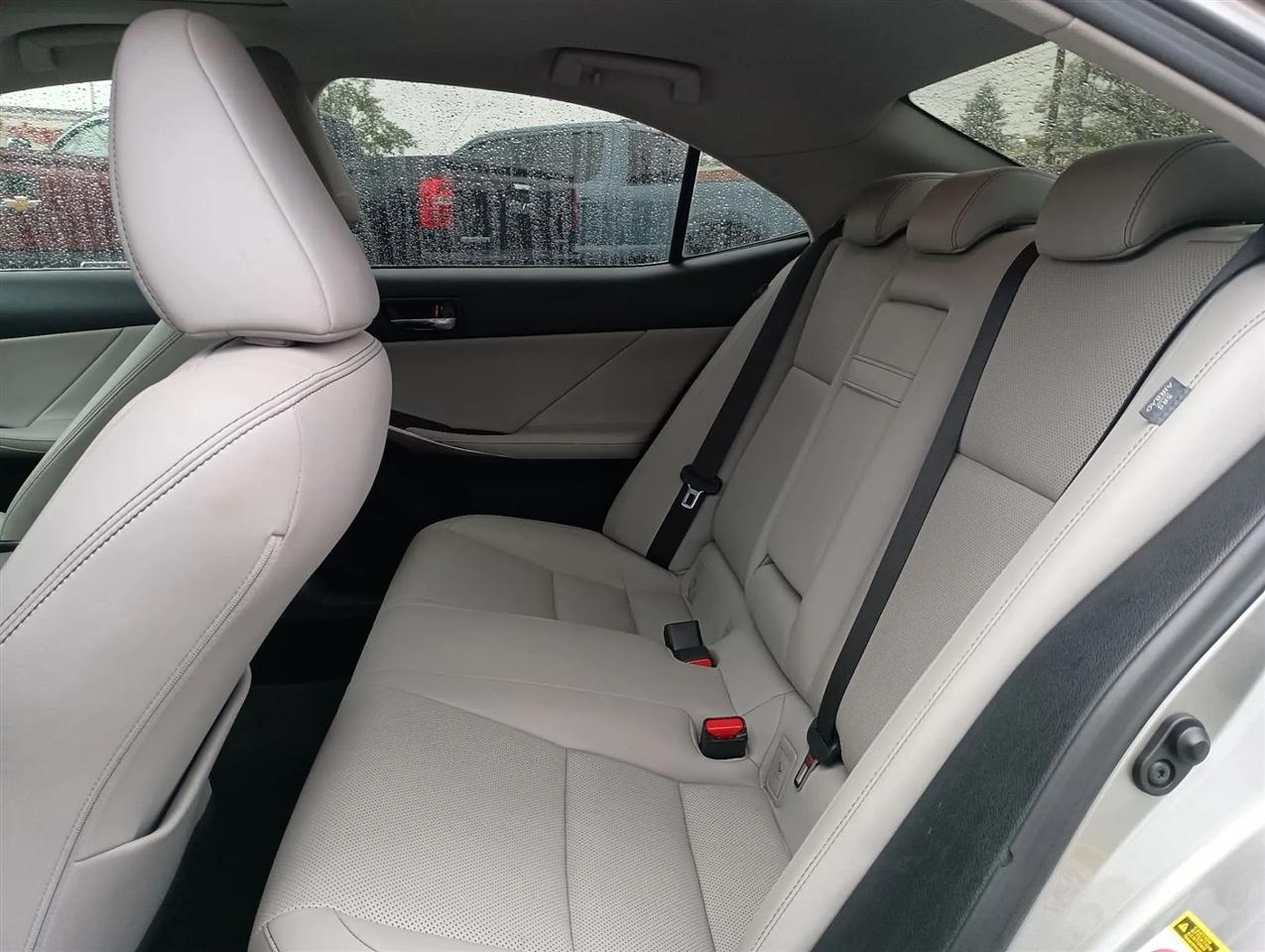 Lexus IS  2016